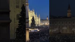 Accensione albero di Natale Piazza Duomo Milano [upl. by Emil]