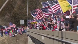 Hundreds show support as trucker convoy rolls through Missouri [upl. by Barth]