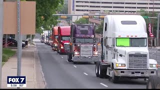 Truckers rally in Texas to protest for transparency better pay [upl. by Haet]